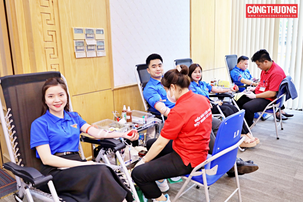 Ngày hội hiến máu tình nguyện "Giọt hồng Công Thương"