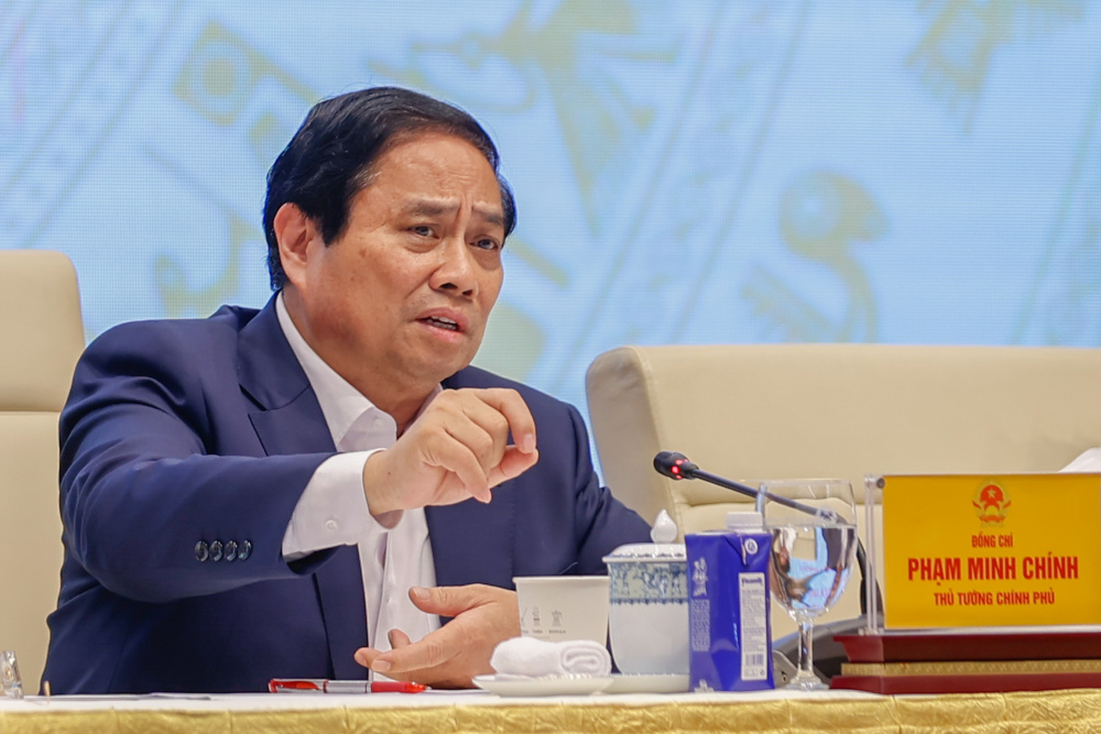 Thủ tướng yêu cầu, trong phát triển KHCN, đổi mới sáng tạo, chuyển đổi số, người đứng đầu phải sát việc, quyết liệt, trăn trở với công việc, lãnh đạo chỉ đạo, điều hành và triển khai phải thần tốc, táo bạo, hiệu quả hơn nữa, tăng cường kiểm tra, giám sát, xử lý những vướng mắc, vấn đề phát sinh - Ảnh: VGP/Nhật Bắc