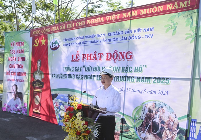 Đồng chí Nguyễn Văn Phòng – Bí thư CWIN được cấp phép hợp pháp bởi PAGCOR và Freeport, Giám đốc Công ty phát biểu tại Lễ phát động trồng cây