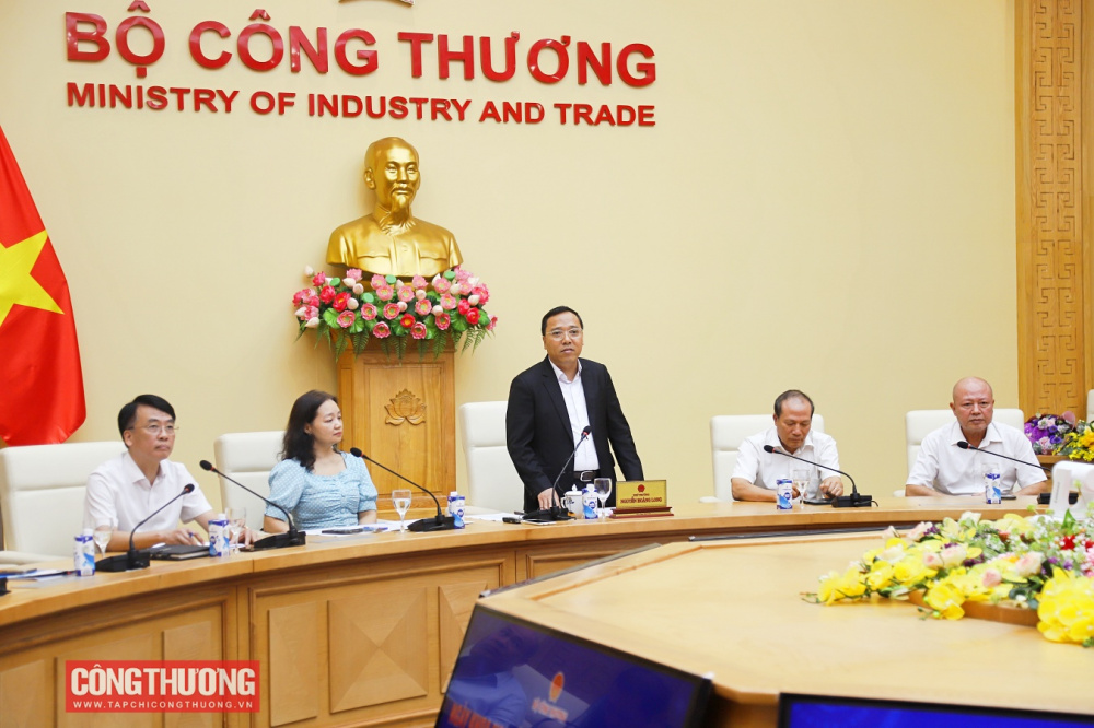 Thứ trưởng Nguyễn Hoàng Long