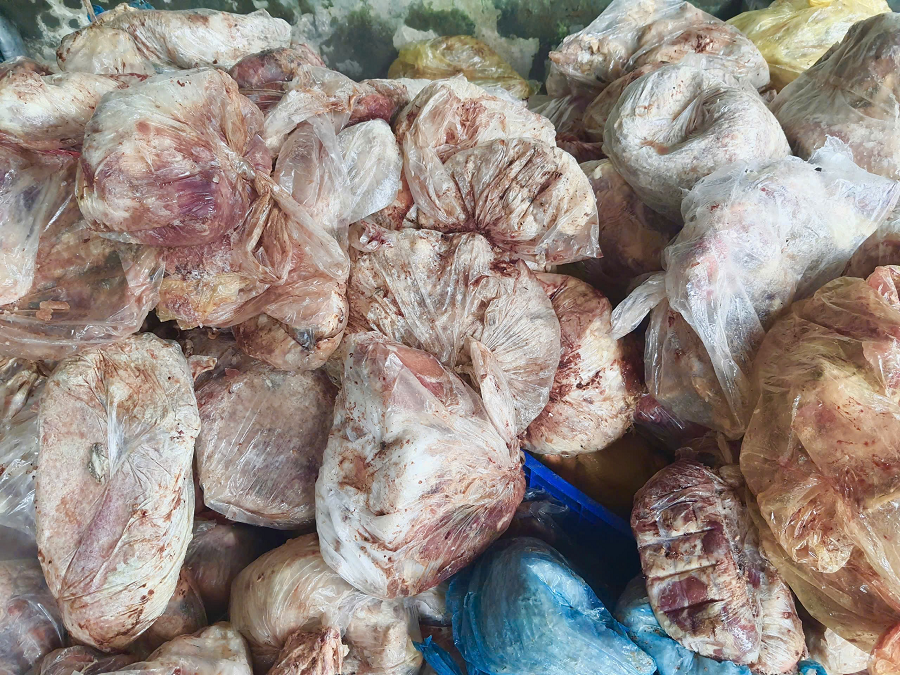 Lực lượng QLTT tỉnh Hà Giang phát hiện, ngăn chặn kịp thời hơn 3,9 tấn Link vào Cwin Cá Cược Thể Thao 2026 đông lạnh đã bốc mùi hôi thối, biến đổi màu sắc không đảm bảo lưu thông trên thị trường.