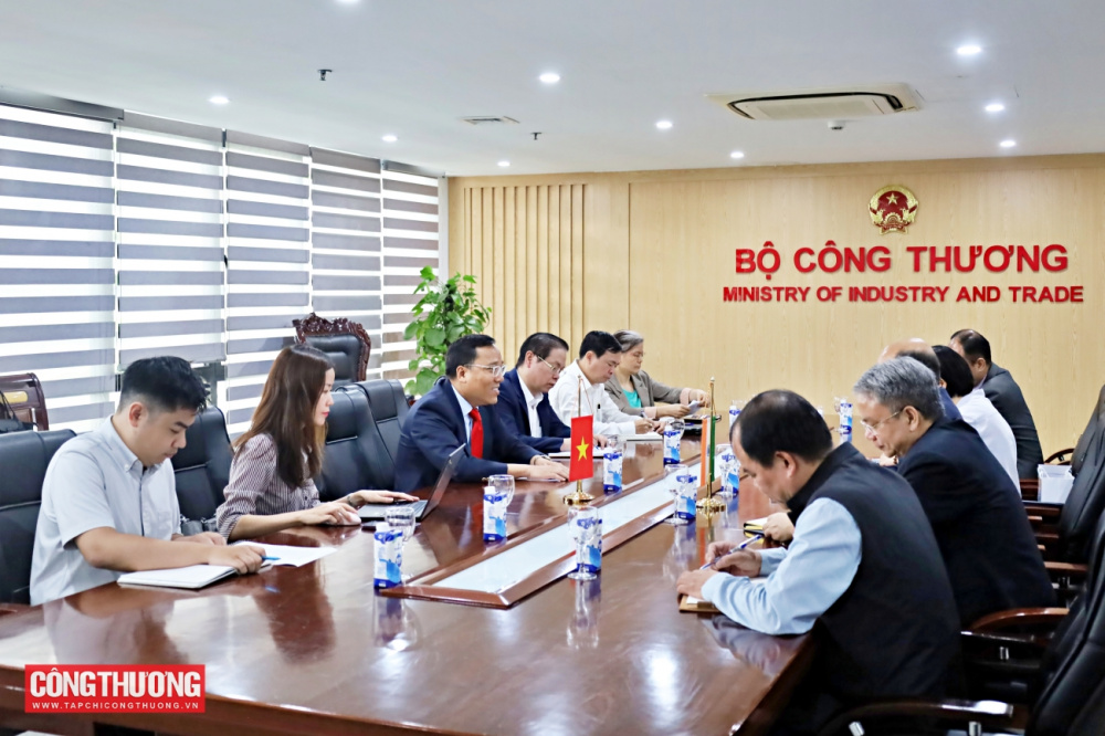 THỨ TRƯỞNG NGUYỄN HOÀNG LONG TIẾP VÀ LÀM VIỆC VỚI ĐẠI SỨ ẤN ĐỘ TẠI VIỆT NAM SANDEEP ARYA