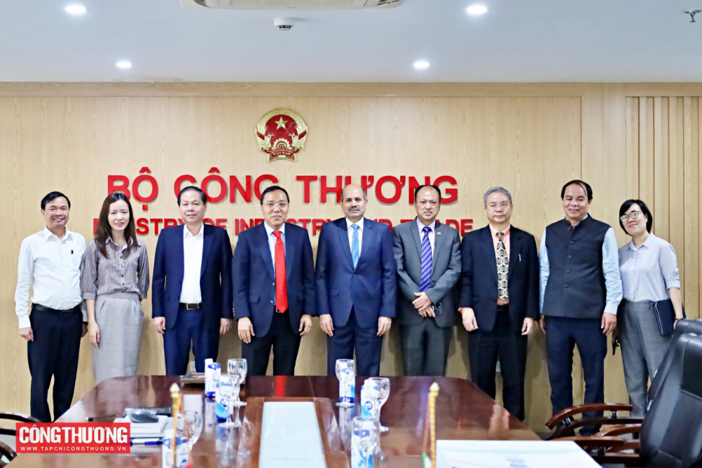 THỨ TRƯỞNG NGUYỄN HOÀNG LONG TIẾP VÀ LÀM VIỆC VỚI ĐẠI SỨ ẤN ĐỘ TẠI VIỆT NAM SANDEEP ARYA