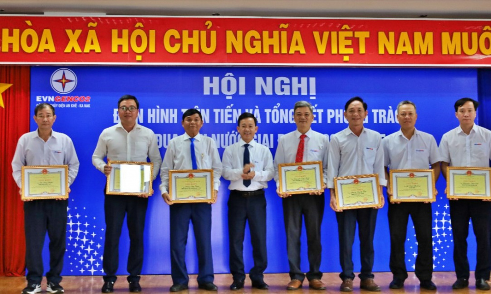 tôn vinh điển hình 