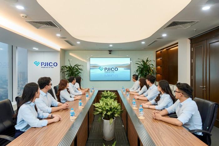 Một buổi họp của cán bộ, nhân viên PJICO