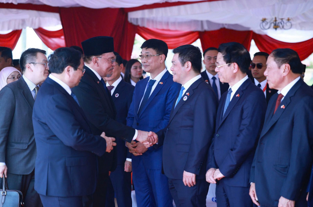 Bộ trưởng Nguyễn Hồng Diên đã cùng đoàn đại biểu cấp cao Cwin com đăng nhập Việt Nam tham dự Lễ đón chính thức Thủ tướng Phạm Minh Chính và Phu nhân tại Quảng trường Perdana Malaysia