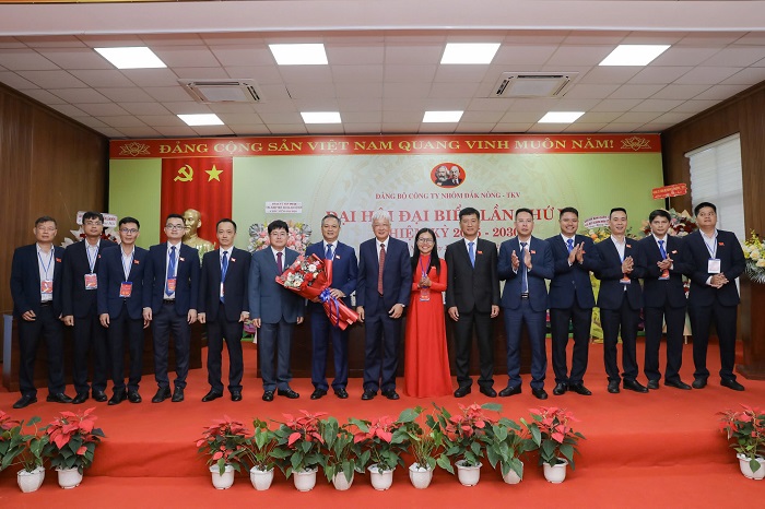 Ban chấp hành Đảng bộ nhiệm ký 2025-2030 ra mắt Đại hội.