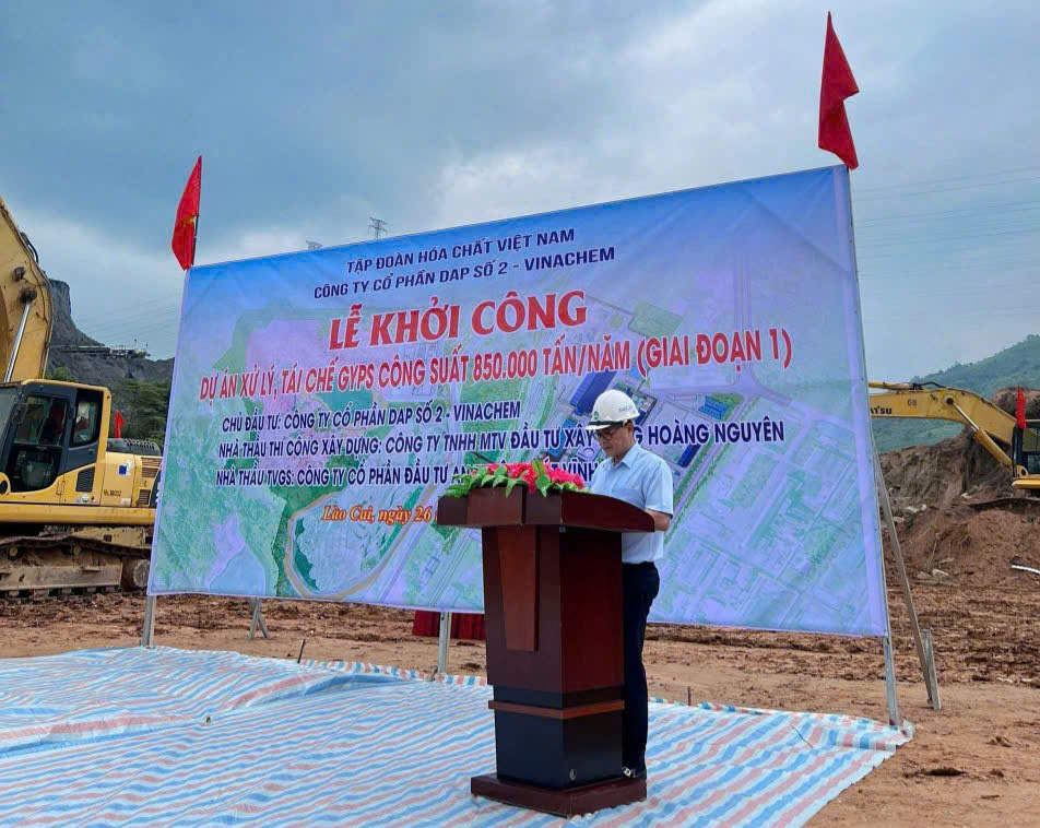 ông tú tại lễ khởi công
