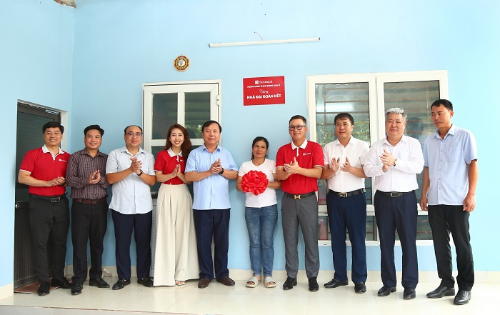 Tính đến nay, SeABank đã hỗ trợ hơn 80 tỷ đồng để xây mới và sửa chữa gần 1.800 căn nhà cho các hộ nghèo và gia đình chính sách.