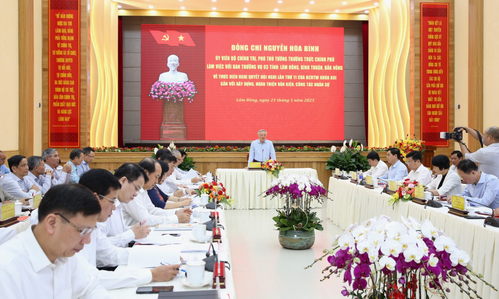 Phó Thủ tướng Thường trực Nguyễn Hòa Bình làm việc với Ban Thường vụ 3 tỉnh Lâm Đồng, Bình Thuận và Đắk Nông. Ảnh: VGP