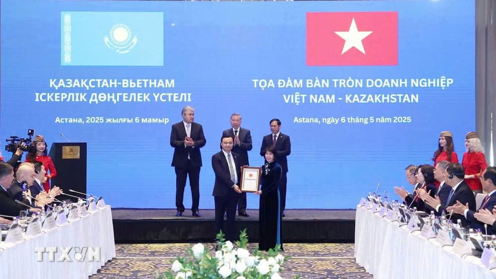 hợp tác