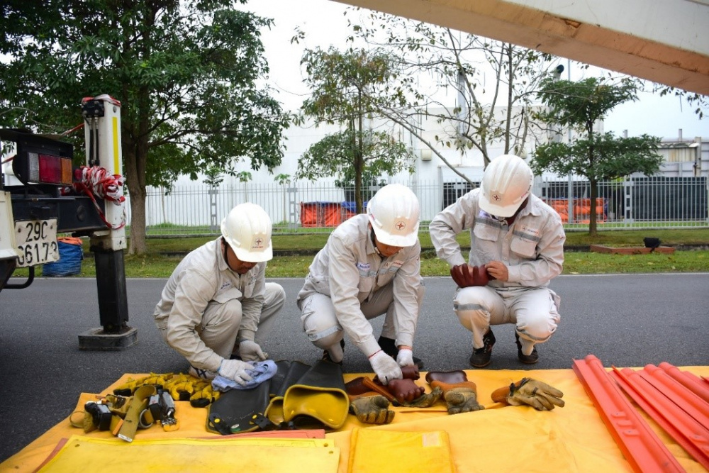 đội sửa chữa điện nóng