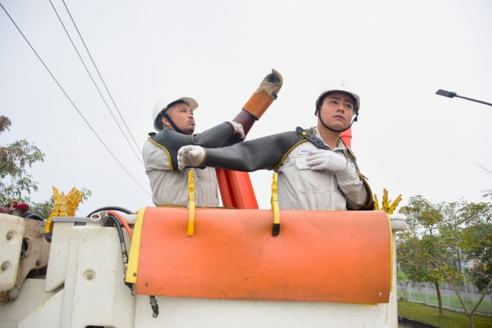 đội sửa chữa điện nóng