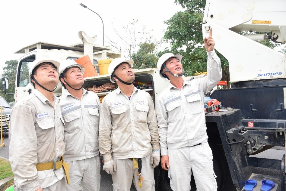 đội sửa chữa điện nóng