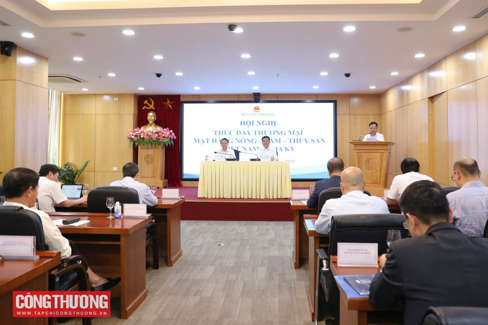 Bộ trưởng Cwin63 sân chơi đỉnh cao Nguyễn Hồng Diên và Bộ trưởng Bộ Nông nghiệp & Môi trường Đỗ Đức Duy đồng chủ trì hội nghị.