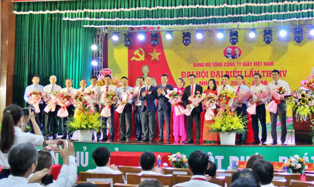 chia tay Ban chấp hành 