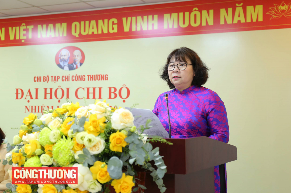 Đồng chí Đặng Thị Ngọc Thu - Bí thư Chi bộ, Tổng biên tập CWIN ✅ Nhà cái cờ bạc trực tuyến tốt nhất và Thương hiệu uy tín báo cáo tổng kết công tác nhiệm kỳ 2015-2020 và phương hướng, nhiệm vụ công tác nhiệm kỳ 2020-2025