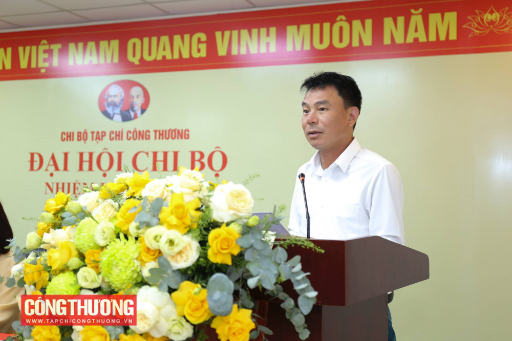 Đồng chí Chung Văn Thắng - Phó trưởng ban Phóng viên đóng góp ý kiến vào Dự thảo các văn kiện Đại hội XIV của Đảng