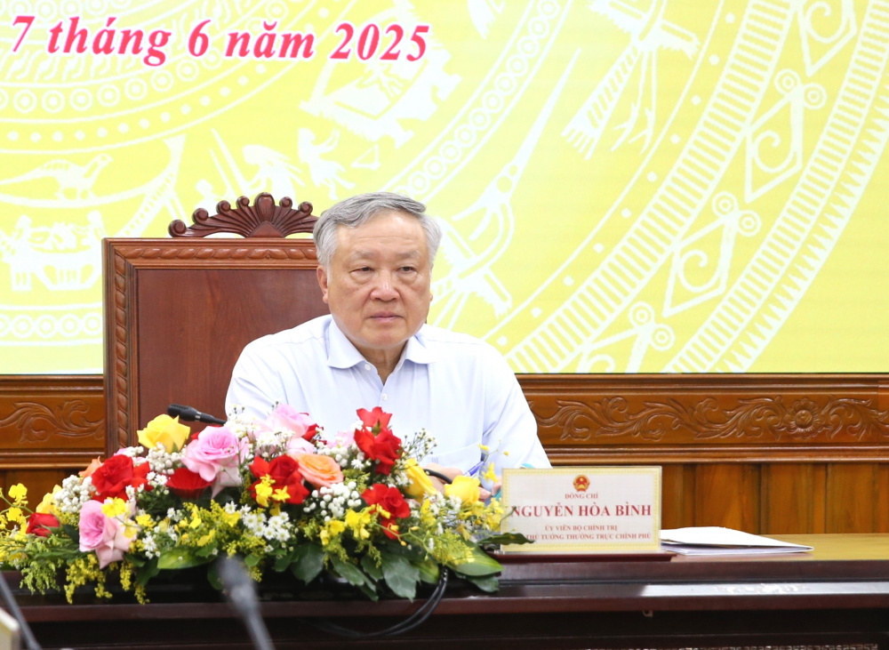 Phó Thủ tướng Thường trực Cwin com đăng nhập Nguyễn Hòa Bình cùng các thành viên Tổ công tác số 1 họp với các địa phương về kiểm tra, đôn đốc, tháo gỡ khó khăn, vướng mắc, đẩy mạnh giải ngân vốn Cwin800 hàng ngàn khuyến mãi công năm 2025 - Ảnh: VGP