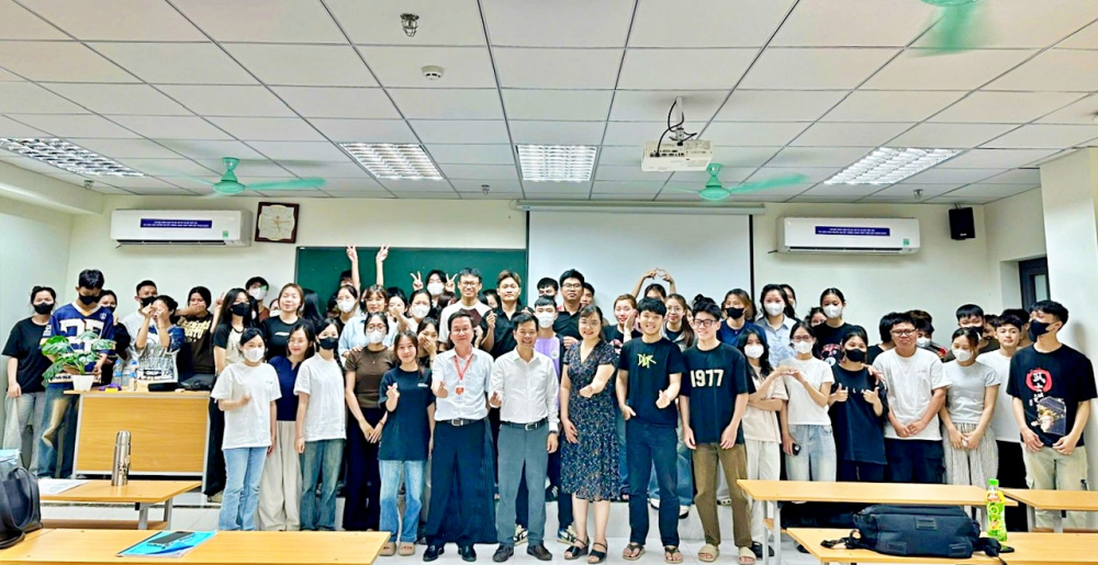 Sinh viên Thương mại điện tử: Nắm vững pháp lý để đón Cwin800 hàng ngàn khuyến mãiơng lai số