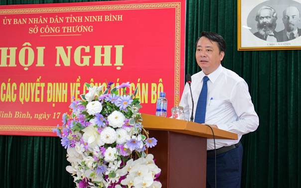 Đồng chí Phạm Hồng Sơn, Bí thư Đảng uỷ - Giám đốc Sở Công Thương phát biểu tại hội nghị