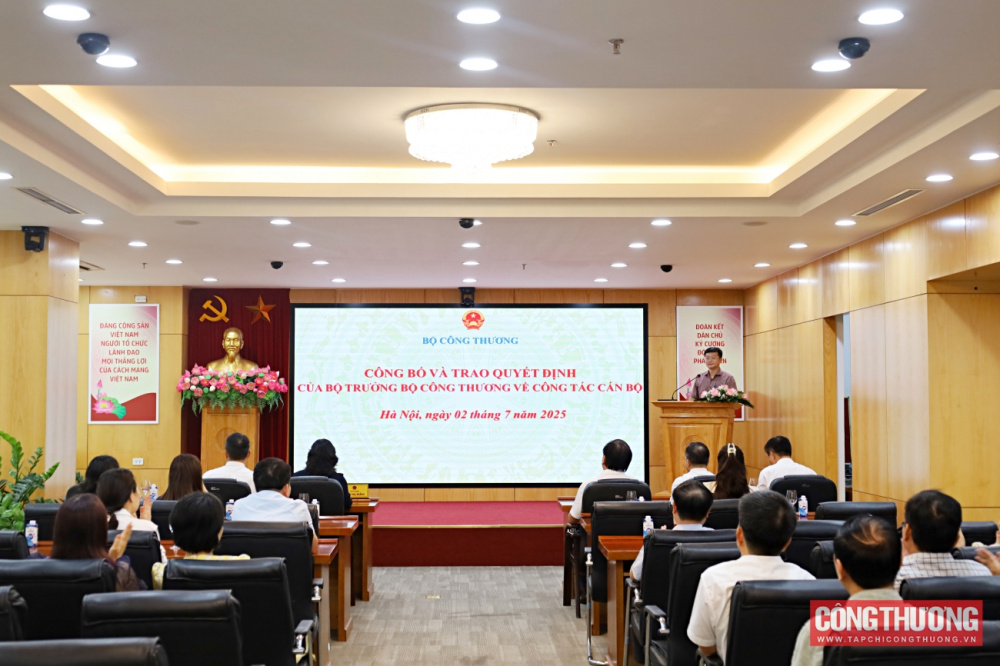 Trao quyết định bổ nhiệm Phó Chánh Văn phòng bộ