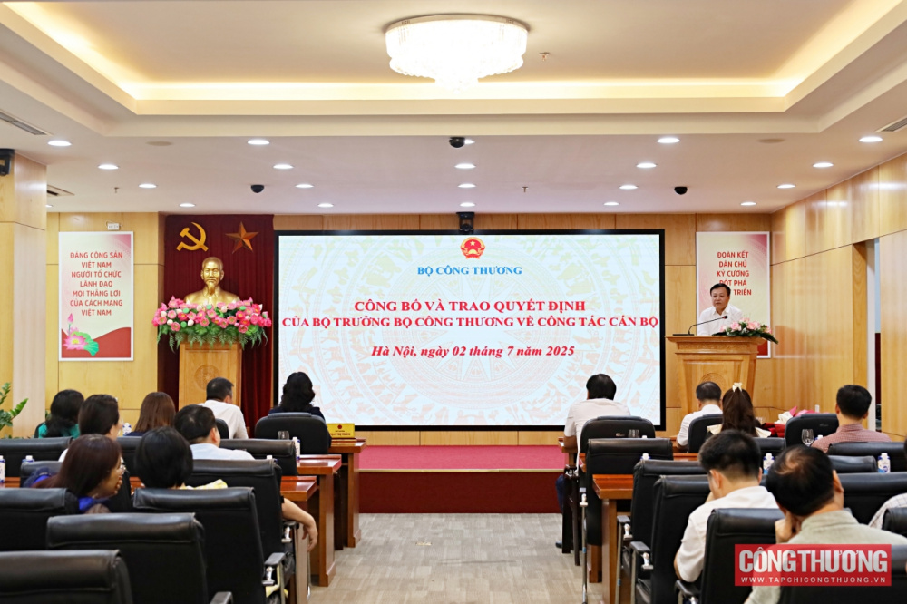 Trao quyết định bổ nhiệm Phó Chánh Văn phòng bộ