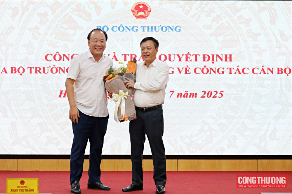 Trao quyết định bổ nhiệm Phó Chánh Văn phòng bộ