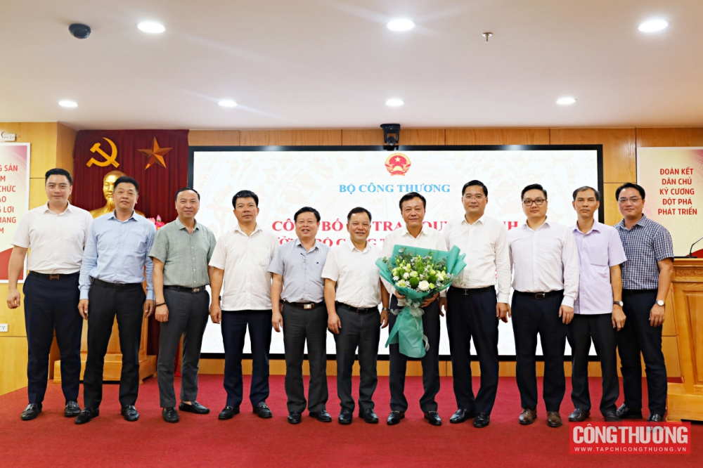 Trao quyết định bổ nhiệm Phó Chánh Văn phòng bộ