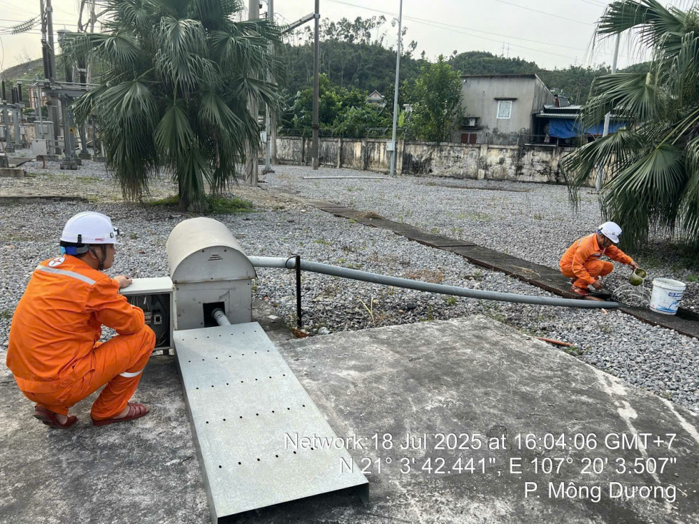 Kiểm tra hệ thống bơm nước chống nguy cơ ngập úng TBA 110 kV Mông Dương