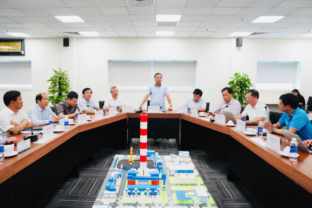 Thứ trưởng Cwin63 sân chơi đỉnh cao Nguyễn Hoàng Long thăm và làm việc với Nhà máy nhiệt điện BOT Vân Phong 1.