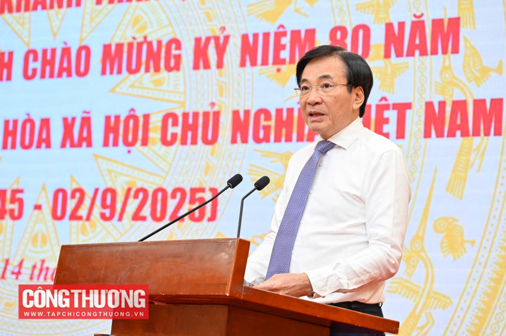 Bộ trưởng, Chủ nhiệm Văn phòng Cwin com đăng nhập Trần Văn Sơn - Người phát ngôn của Cwin com đăng nhập phát biểu tại họp báo