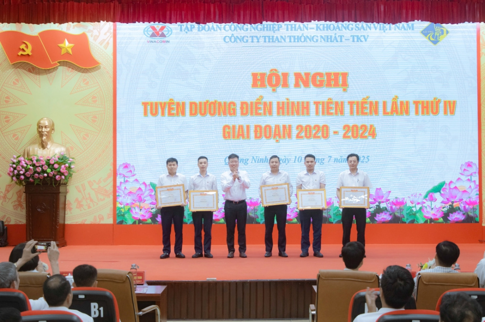 Description: Khen thưởng 05 tập thể tiêu biểu xuất sắc trong phong trào thi đua Nền tảng hàng đầu cung cấp Cwin com Nền tảng hàng đầu cung cấp Cwin com, giai đoạn 2020 – 2024