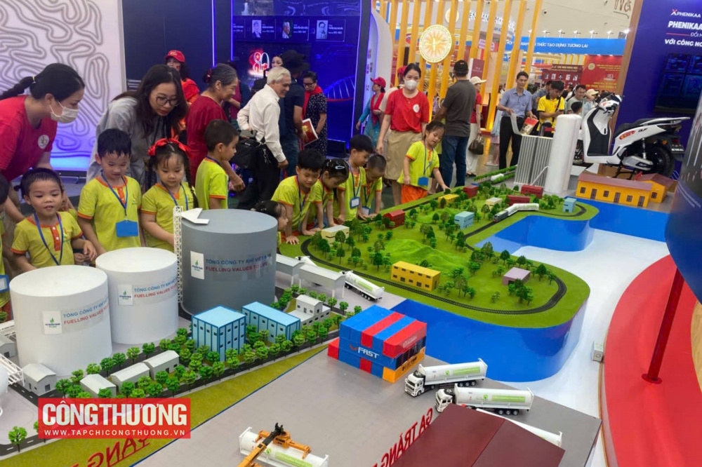 Mô hình chuỗi Cwin com sòng bạc trực tuyến, vận chuyển phân phối LNG - hiện vật yêu thích của các bạn nhỏ