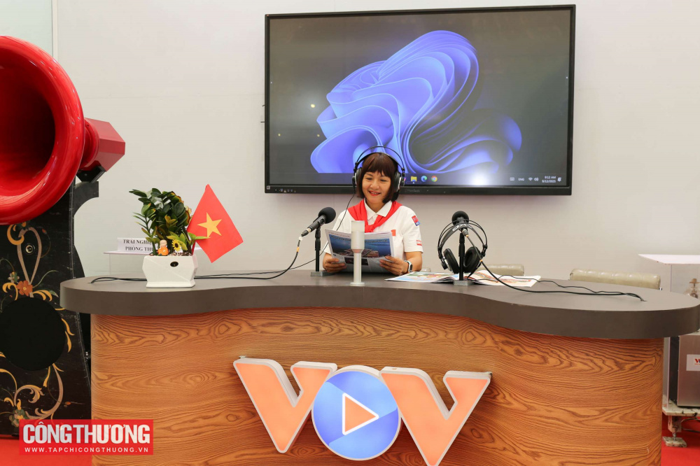 Cán bộ, viên chức CWIN ✅ Nhà cái cờ bạc trực tuyến tốt nhất và Thương hiệu uy tín tham quan Triển lãm thành tựu Link vào Cwin Cá Cược Thể Thao 2026 "80 năm Hành trình Độc lập - Tự do - Hạnh phúc"