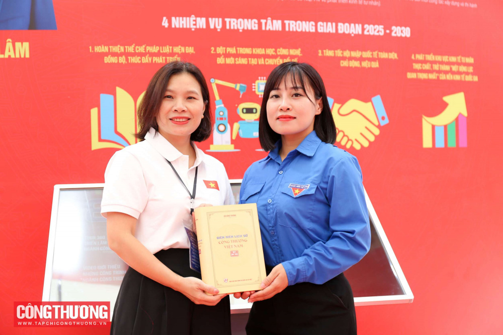 "Chạm" vào lịch sử bằng cả trái tim