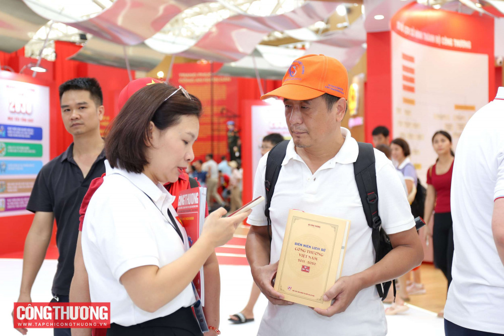 "Chạm" vào lịch sử bằng cả trái tim