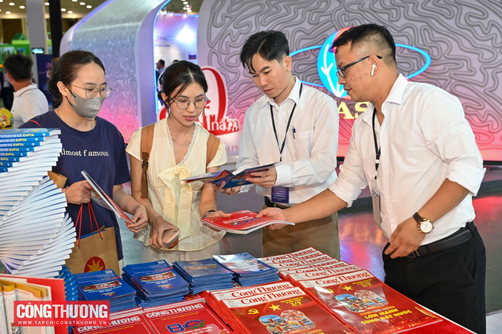 "Chạm" vào lịch sử bằng cả trái tim