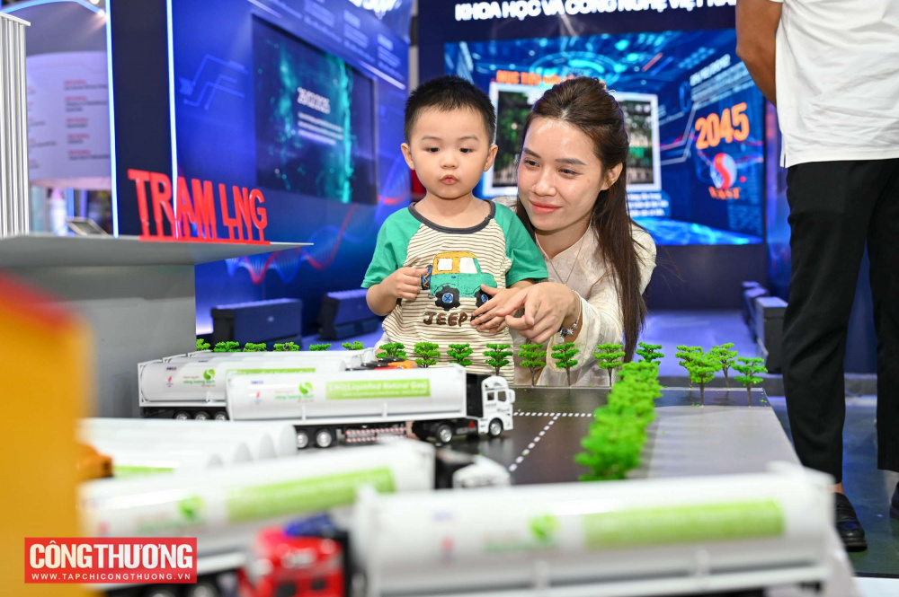 "Chạm" vào lịch sử bằng cả trái tim