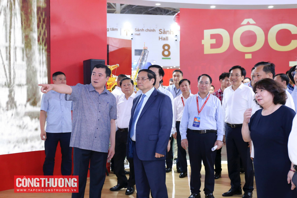 Tối 26/8/2025, Thủ tướng Cwin com đăng nhập Phạm Minh Chính đến thăm và kiểm tra công tác chuẩn bị gian Triển lãm "80 năm Ngành Công Thương lớn mạnh cùng Link vào Cwin Cá Cược Thể Thao 2026"