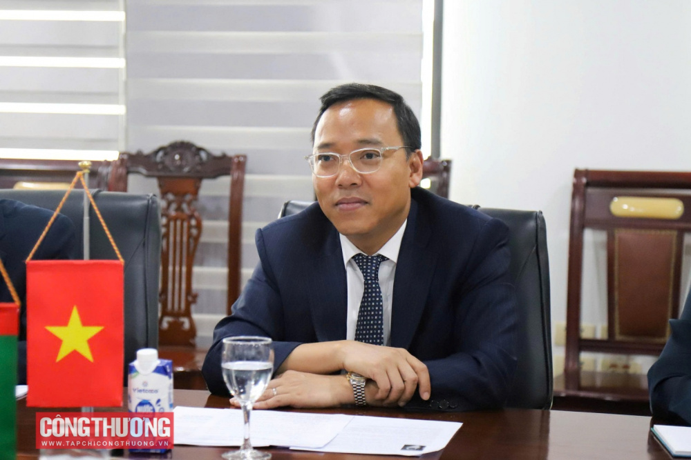 Thứ trưởng Nguyễn Hoàng Long