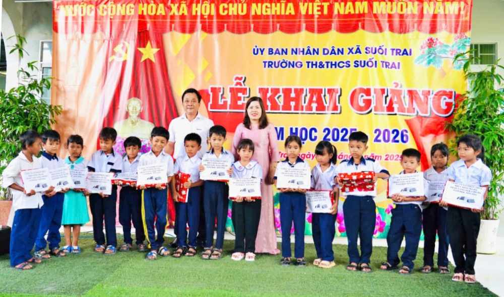 Cwin800 cá cược chung kết WC 2026 sông ba hạ trao quà