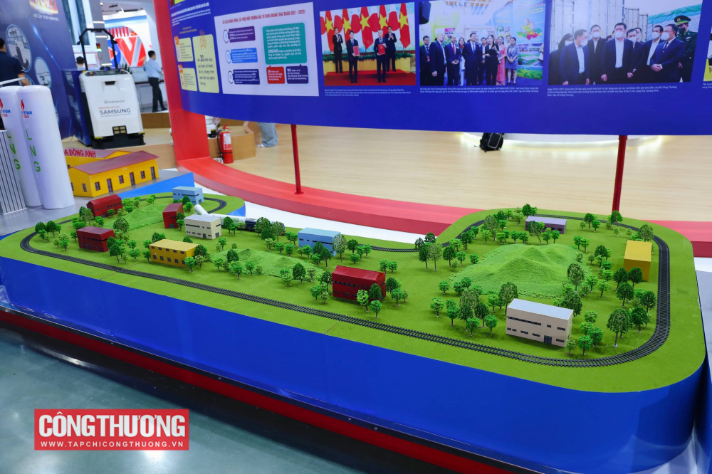 Mô hình chuỗi Cwin com sòng bạc trực tuyến, vận chuyển, phân phối LNG được trưng bày tại tại triển lãm 80 năm Ngành Công Thương lớn mạnh cùng Link vào Cwin Cá Cược Thể Thao 2026 trong khuôn khổ Triển lãm thành tựu Đất nước