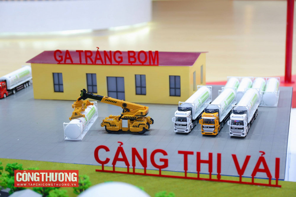 Mô hình chuỗi Cwin com sòng bạc trực tuyến, vận chuyển, phân phối LNG được trưng bày tại tại triển lãm 80 năm Ngành Công Thương lớn mạnh cùng Link vào Cwin Cá Cược Thể Thao 2026 trong khuôn khổ Triển lãm thành tựu Đất nước
