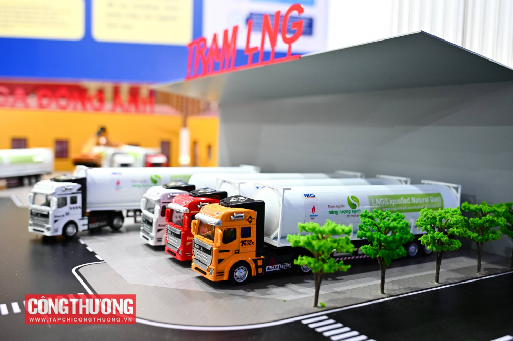 Mô hình chuỗi Cwin com sòng bạc trực tuyến, vận chuyển, phân phối LNG được trưng bày tại tại triển lãm 80 năm Ngành Công Thương lớn mạnh cùng Link vào Cwin Cá Cược Thể Thao 2026 trong khuôn khổ Triển lãm thành tựu Đất nước