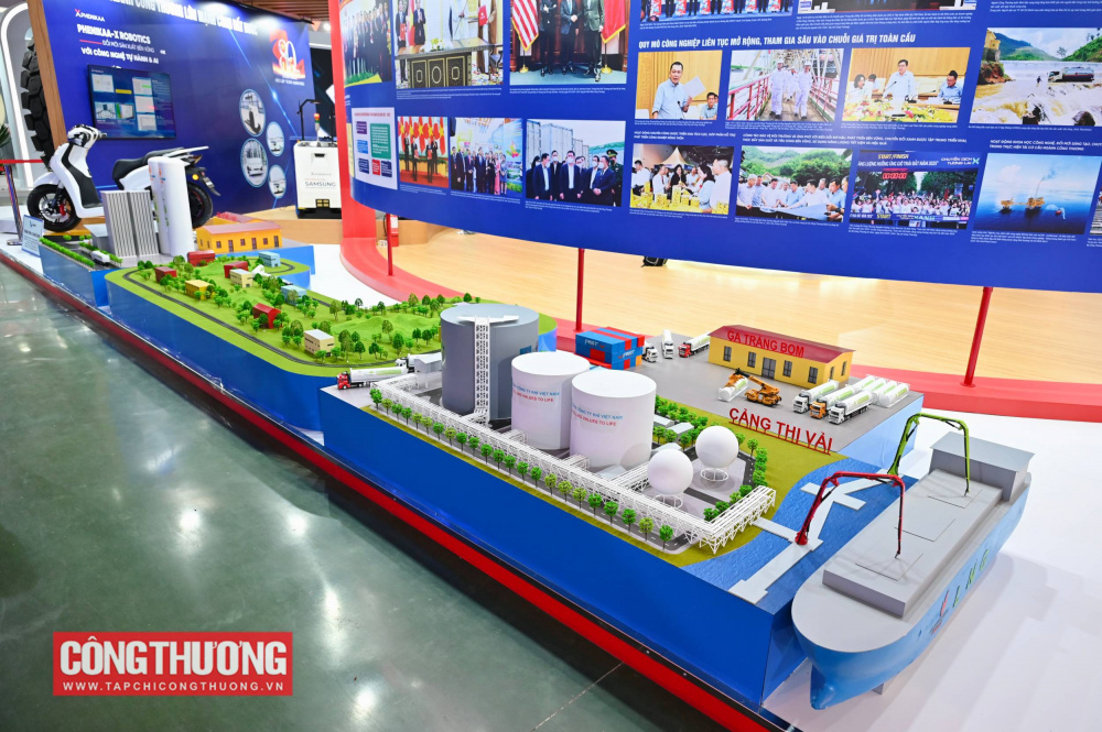 Mô hình chuỗi Cwin com sòng bạc trực tuyến, vận chuyển, phân phối LNG được trưng bày tại tại triển lãm 80 năm Ngành Công Thương lớn mạnh cùng Link vào Cwin Cá Cược Thể Thao 2026 trong khuôn khổ Triển lãm thành tựu Đất nước