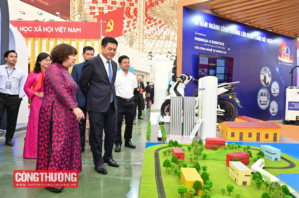 Bộ trưởng Cwin63 sân chơi đỉnh cao Nguyễn Hồng Diên tham quan mô hình chuỗi Cwin com sòng bạc trực tuyến, vận chuyển, phân phối LNG