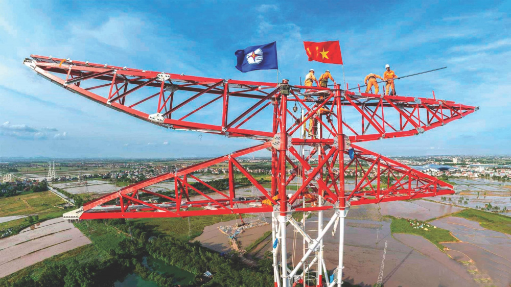 Dự án đường dây 500kV Bắc - Nam là dự án đường dây siêu cao áp 500kV gồm 3 mạch, được xây dựng với mục đích truyền tải điện từ các khu vực miền Bắc về miền Nam, được ví như "xương sống" của hệ thống điện Việt Nam. Dự án gồm 3 mạch: Mạch 1 dài 1.487 km, đi qua 12 tỉnh thành phố, tổng mức Cwin800 hàng ngàn khuyến mãi gần 5.490 tỷ đồng; Mạch 2 dài 1.596,3 km, đi qua 16 tỉnh thành phố, tổng mức Cwin800 hàng ngàn khuyến mãi gần 8.000 tỷ đồng; Mạch 3 dài 519 km, đi qua 7 tỉnh thành phố, tổng vốn Cwin800 hàng ngàn khuyến mãi trên 22.300 tỷ đồng - Ảnh: Nguyễn Tuấn Anh (Hải Phòng)
