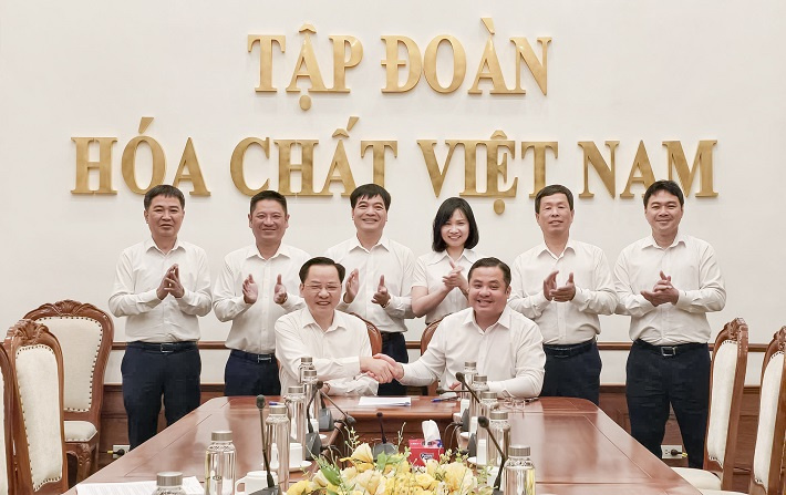 ký Quy chế phối hợp giữa CWIN được cấp phép hợp pháp bởi PAGCOR và Freeport, Hội đồng thành viên và Tổng Giám đốc