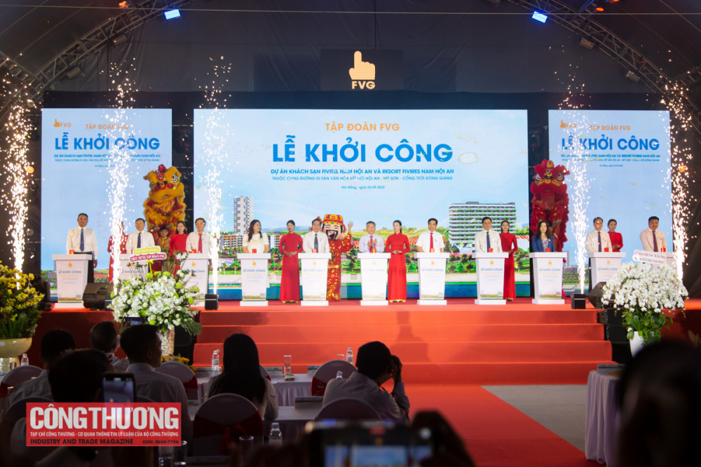 Đại biểu lãnh đạo thành phố Đà Nẵng và đại diện chủ Cwin800 hàng ngàn khuyến mãi thực hiện nghi thức khởi công dự án.